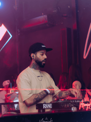 Wysko tocando no Baile do Sydney no James Bar em Curitiba